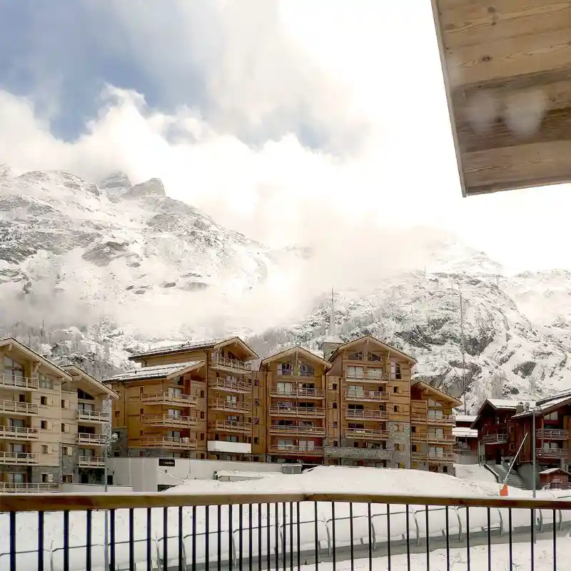 Le Chalet des Boisses - Luxury Ski-In/Ski-Out Chalet & Spa