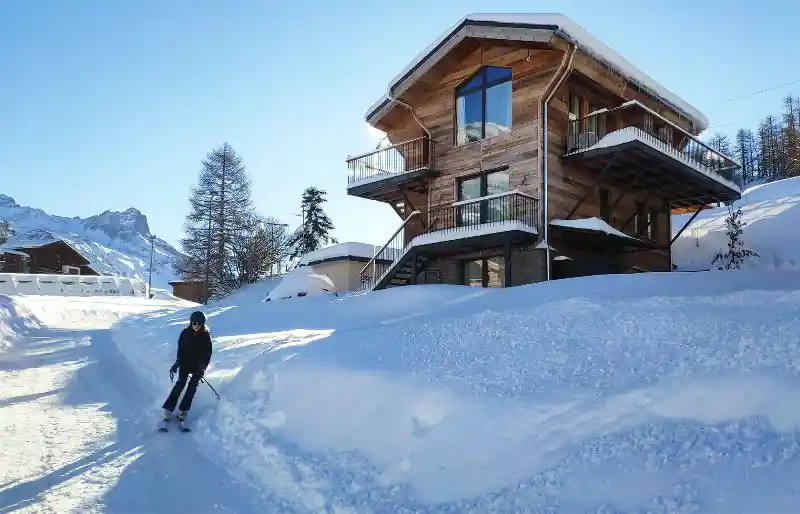 Le Chalet des Boisses - Luxury Ski-In/Ski-Out Chalet & Spa